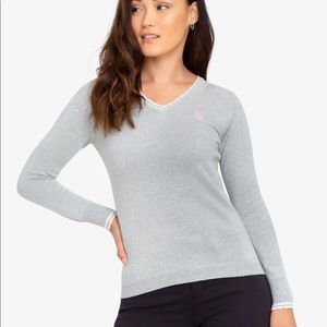 POLO SOLID LUREX V-NECK! This sweater ran small on me, 8/10 condition. Girlie 🎀